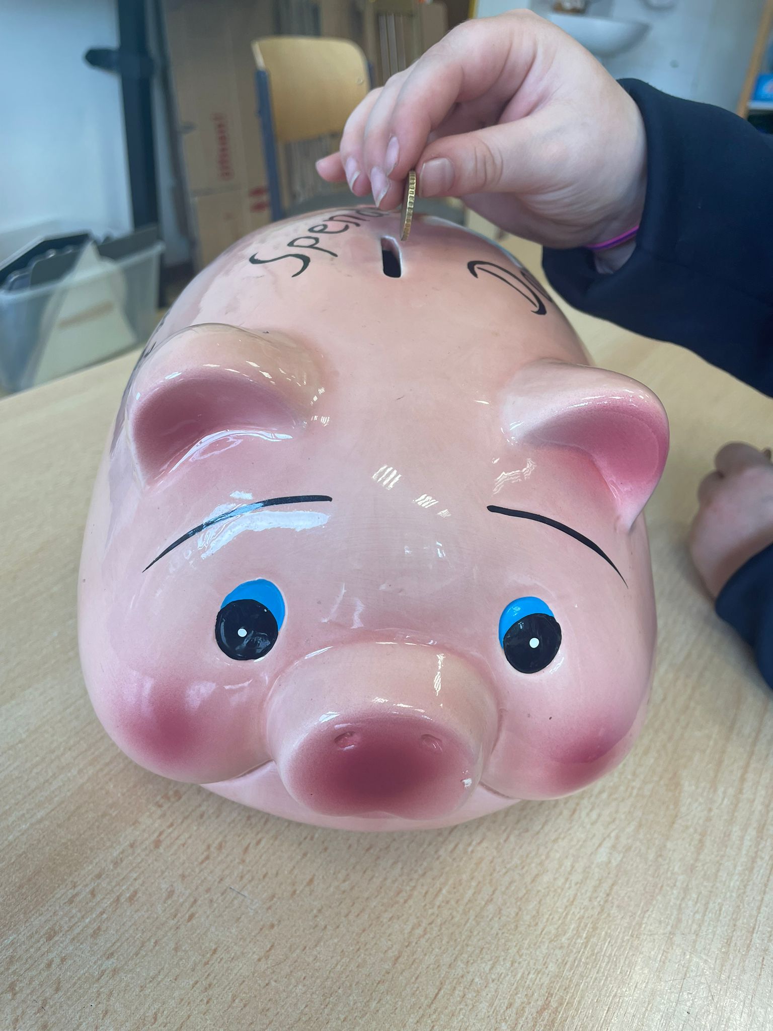 Sparschwein zum Spenden von Erlösen